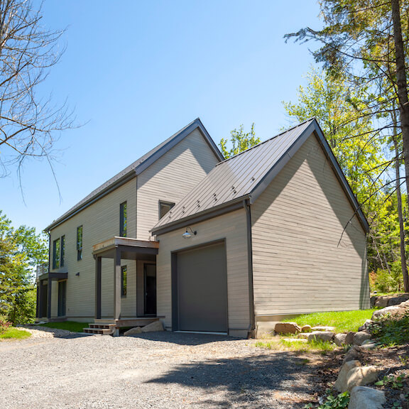 View of the north-west facade, La Maison perchée, Biophile architectur