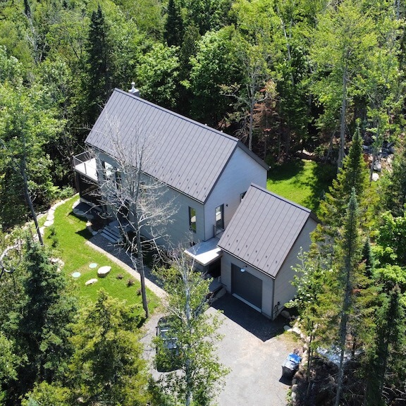 Aerial view, La Maison perchée, Biophile architecture