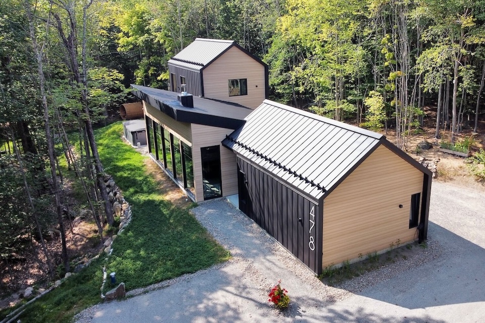 biophile-architecture-la-maison-au-bout-du-chemin-garage-960x640