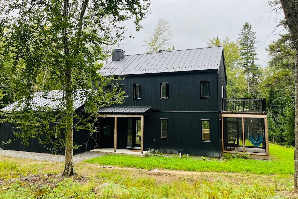 biophile-architecture-la-maison-du-corridor-aerobique-exterieur-960x640