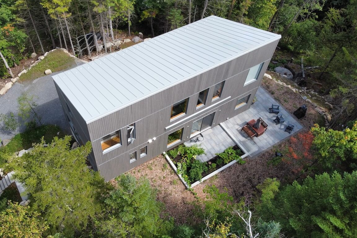 Vue aérienne de la façade sud, Projet La Grive, Biophile architecture